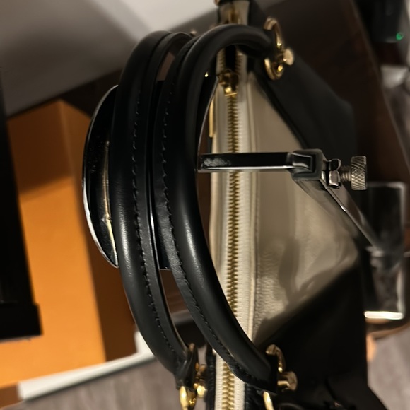 ❌SOLD❌Louis Vuitton Empreinte V Tote BB - Picture 6 of 10